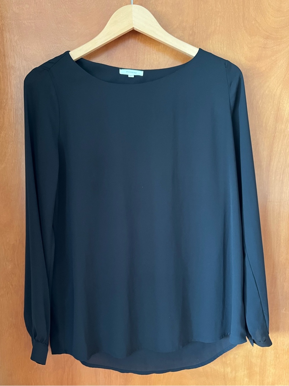 Pleione Black Long-Sleeve Crewneck Blouse